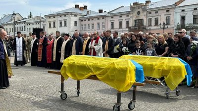 Жовква провела в останню путь двох захисників