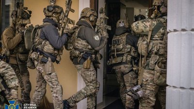 СБУ викрила шахраїв, які вкрали майже 100 млн грн з рахунків мешканців Маріуполя