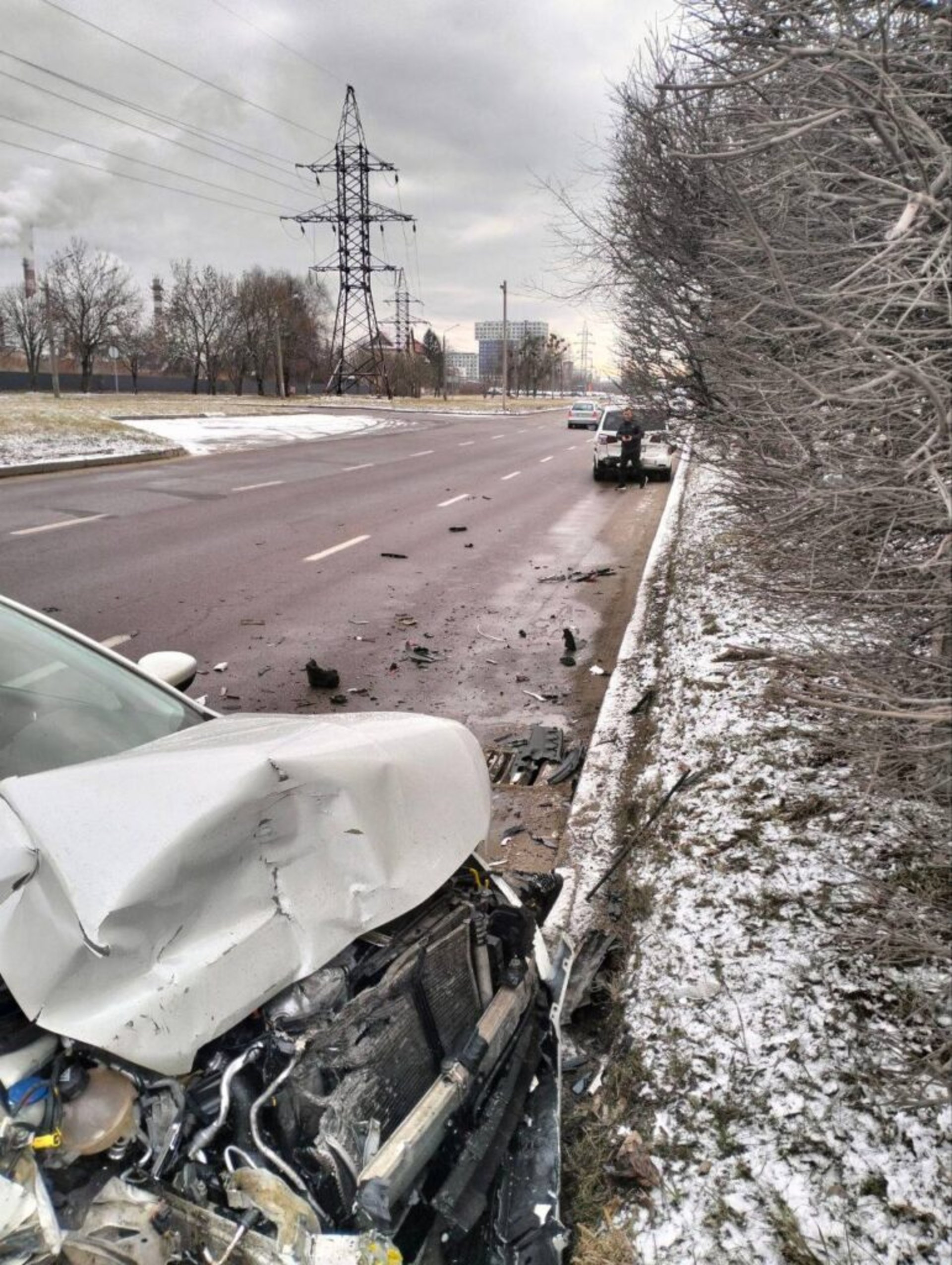 У Львові водій не розминувся із припаркованим автомобілем