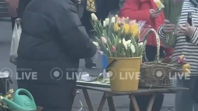 У Львові продавці квітів святкували 8 березня (ВІДЕО)