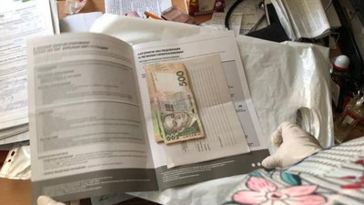 У Львові невролога затримали на хабарі