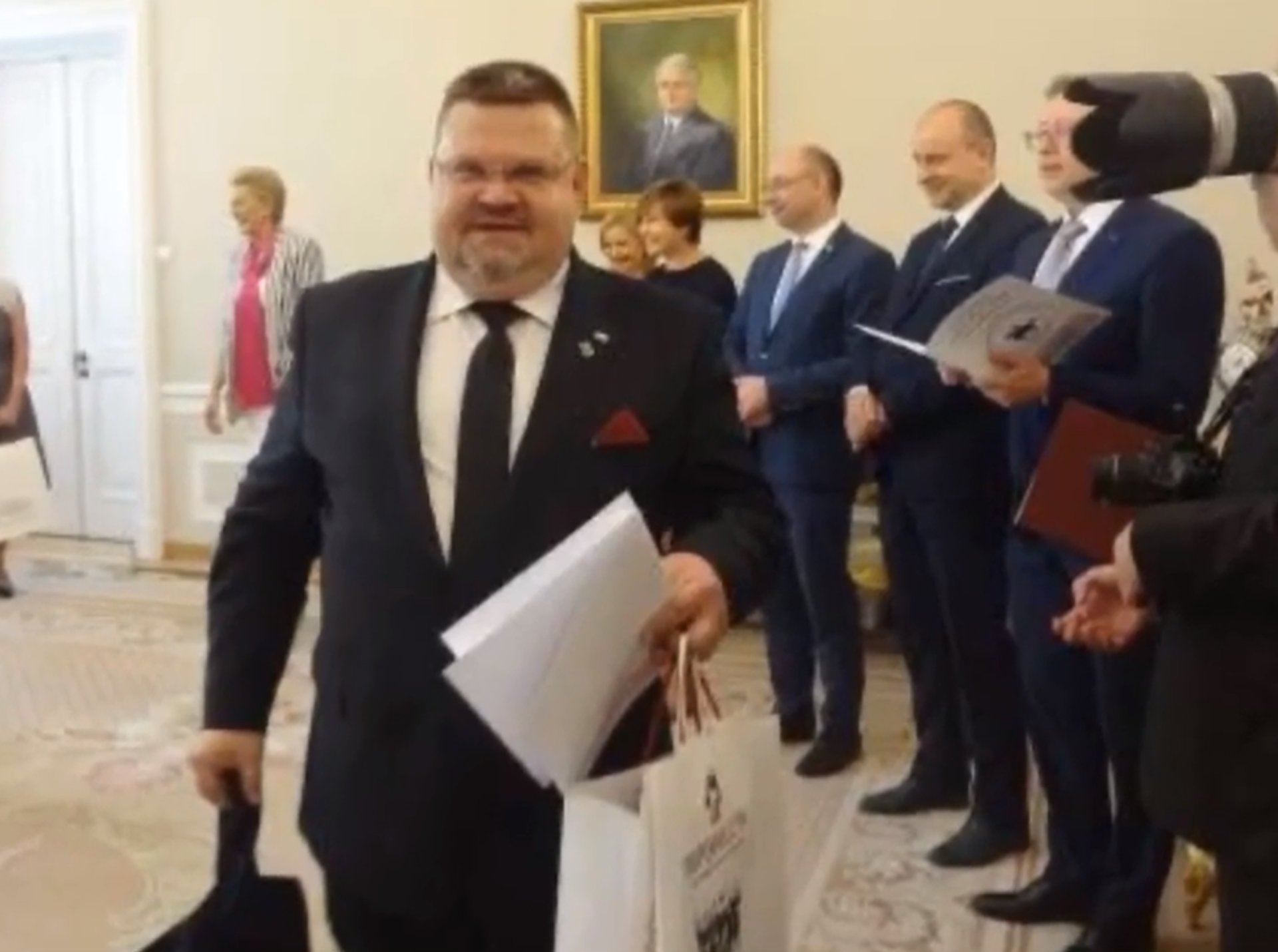 Скриншот відео