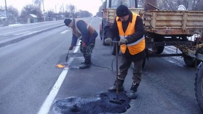 Як у Львові дороги "розсипаються" після зими