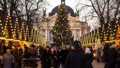 Головну ялинку Львову подарувала мешканка Брюхович