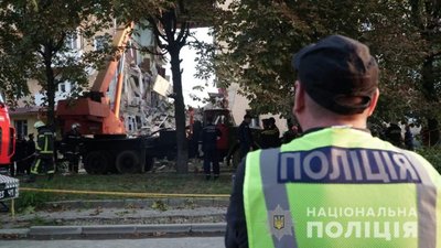 Поліція Львівщини встановлює причини обвалу будинку у Дрогобичі