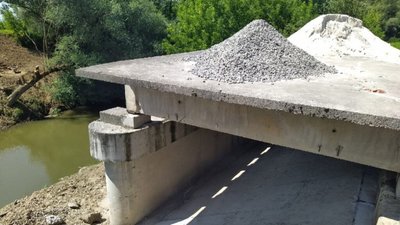 На Львівщині до кінця року планують побудувати міст, який почали зводити ще у 2000-х роках