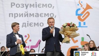 Садовий з концертом виступив у психлікарні (ФОТО)