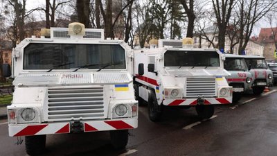 Львівщина передала на передову броньовані автомобілі швидкої меддопомоги (ФОТО)