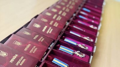 На Львівщині родичам полеглих військових вручили ордени