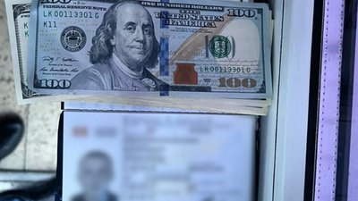 У Раві-Руській прикордонники відмовились від двох тисяч доларів (ФОТО)