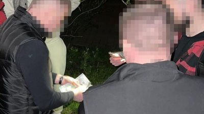 СБУ затримала посадовця комунального підприємства Львівської міськради на організації нелегального виїзду за кордон чоловіків