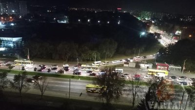 У Львові на вулиці Стрийській зупинився рух транспорту (ФОТО)