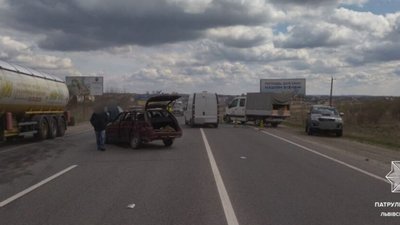 У Зубрі не розминулись автомобілі (ФОТО)