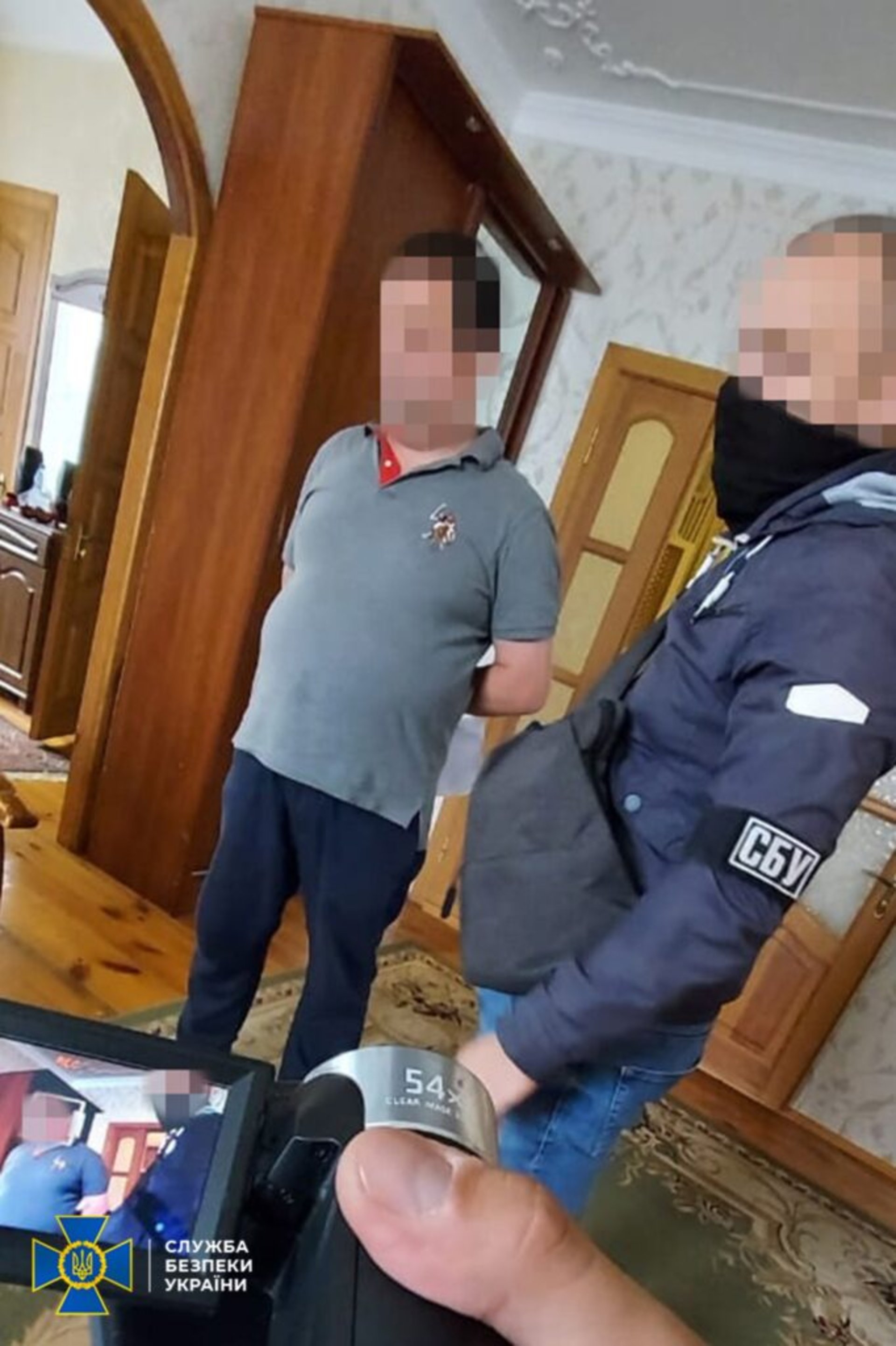 Посадовці Київської митниці долучились до контрабанди сигарет