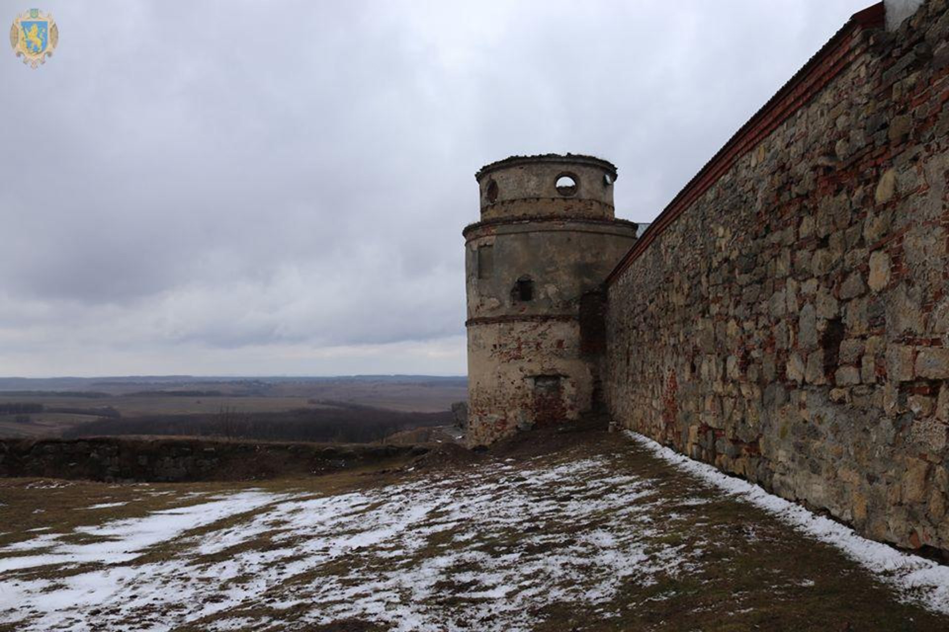 До кінця літа у Підкамені завершать реставрацію вежі монастиря, фото ЛОДА