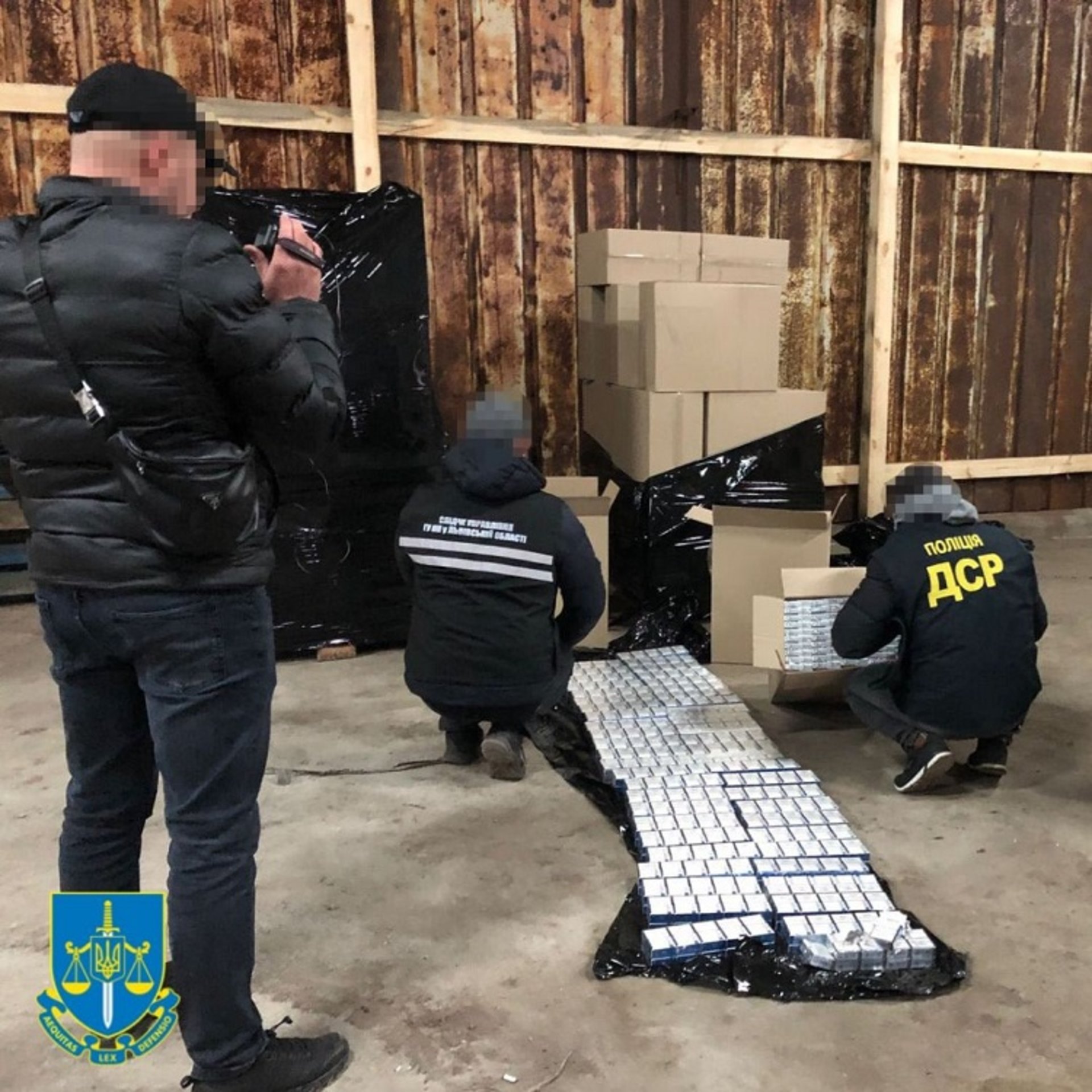 На Львівщині припинили діяльність підпільного цеху з виготовлення цигарок