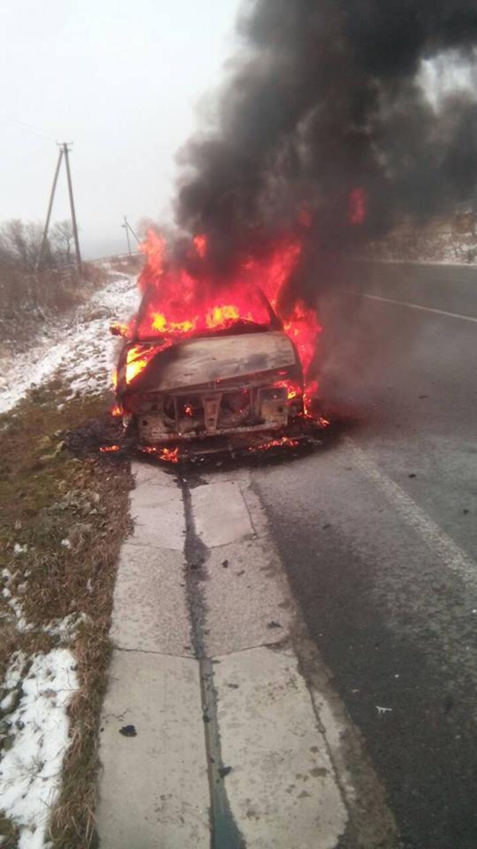 На Львівщині згорів автомобіль. Фото ДСНС Львівщини