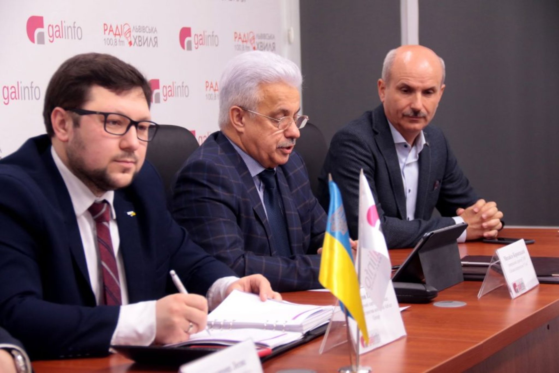 Представники бізнесу Львівщини закликають підтримати Петра Порошенка , фото: 4studio