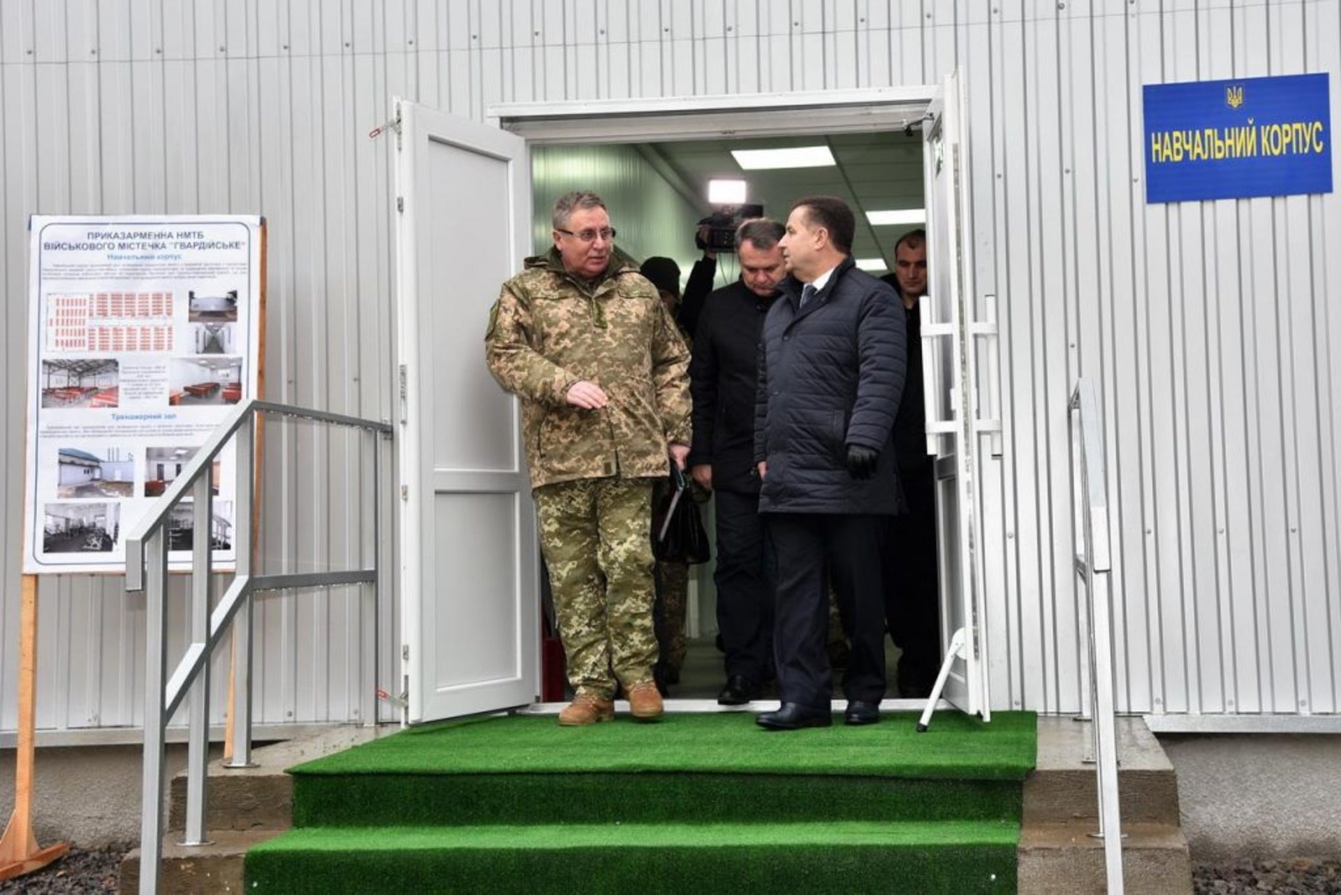 На Яворівському полігоні оглянули новозбудоване житло для військовослужбовців. Фото: Павло Ткачук