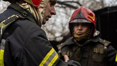 Рятувальники показали фото наслідків ранкової атаки на Київ