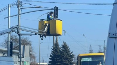 У Львові біля АС-2 встановили світлофор