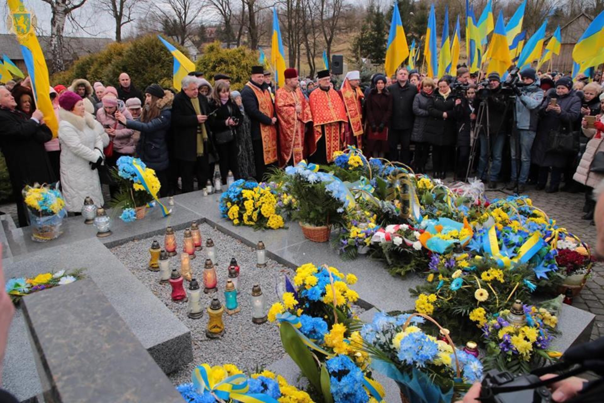 у селі Павлокома на Ряшівщині, Польща, відбулись скорботні заходи із вшанування пам’яті 366 українців, загиблих 3 березня 1945 року