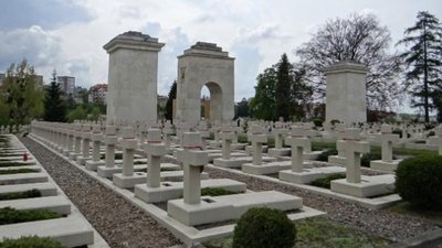 Суд виніс вирок полякам, які палили фаєри на  Польському військовому меморіалі у Львові