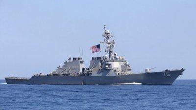 До Латвії прибули два військові кораблі США