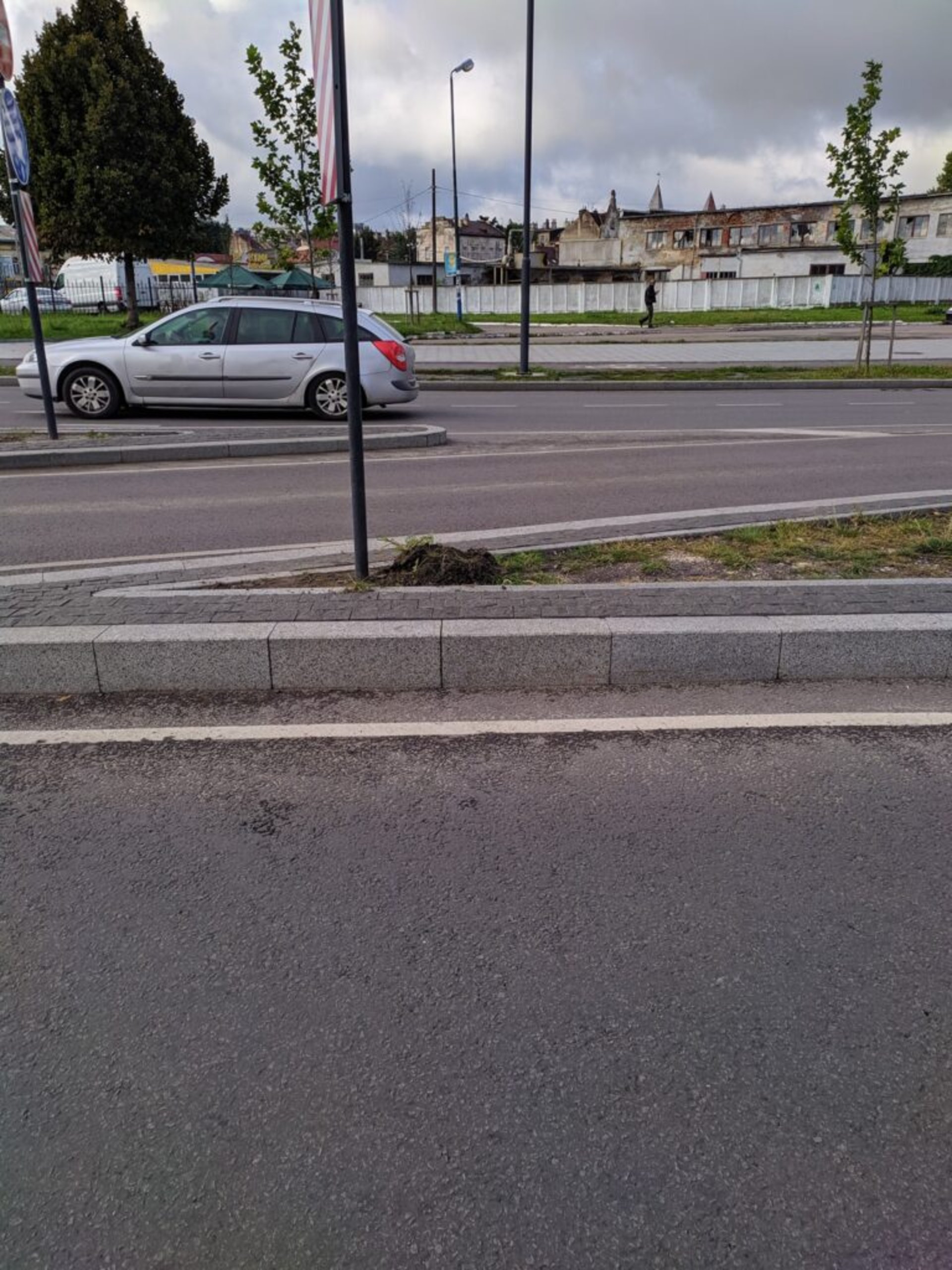 У Львові дорога до головного залізничного вокзалу вкрилась ямами