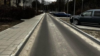 У Львові комунальники забули за обслуговування нової дороги (ФОТО)