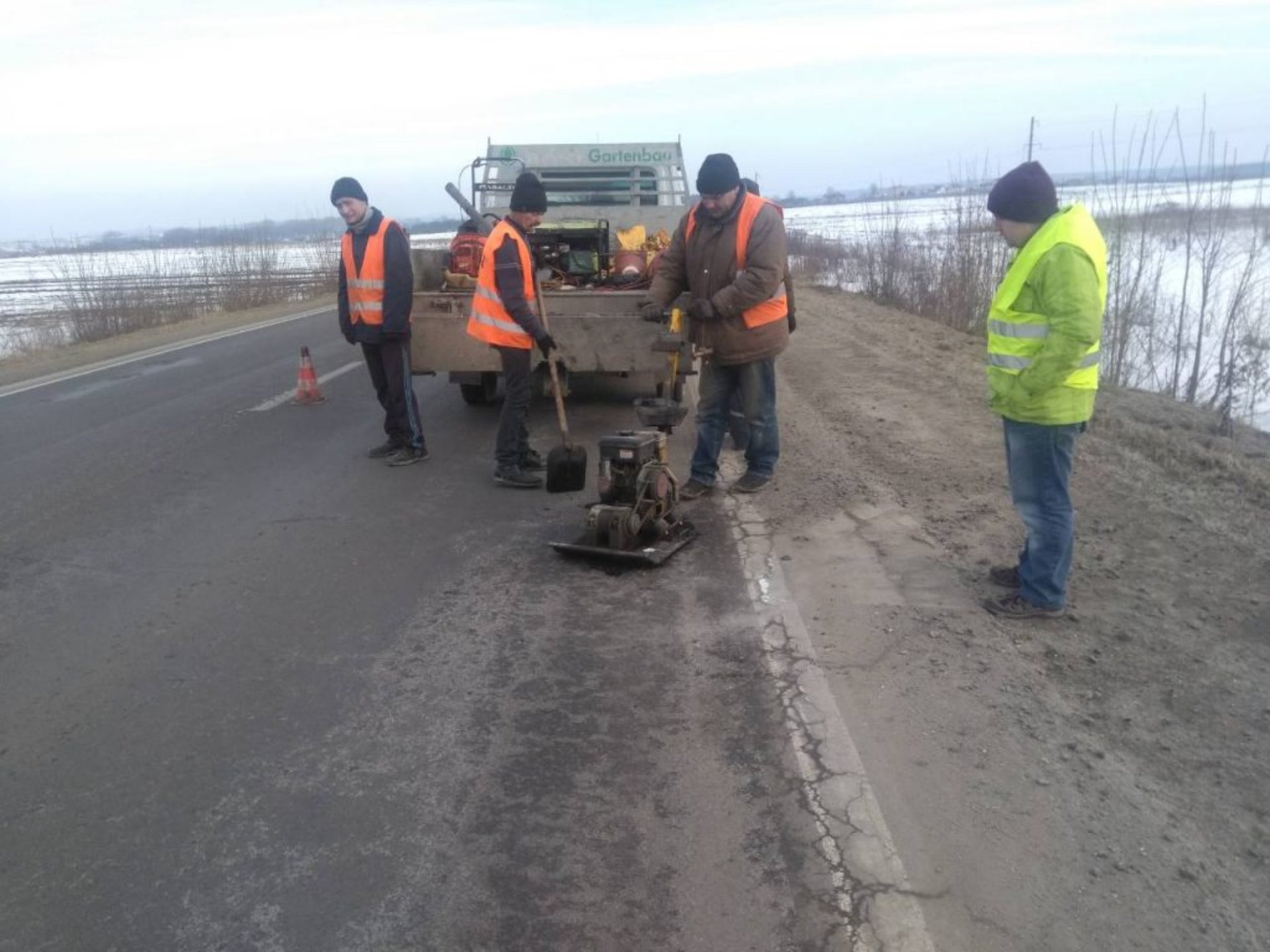 Як на Львівщині латають ями