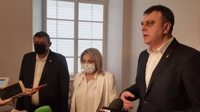 Депутати вимагають у грудні запустити роботу Львівської міської ради