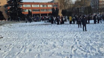 У Львові дітей вигнали на вулицю (ВІДЕО)