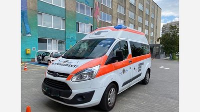 Львів передав Гостомелю сучасний реанімобіль