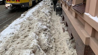 У Львові комунальники досі не чистять вулиці від снігу (ФОТО)