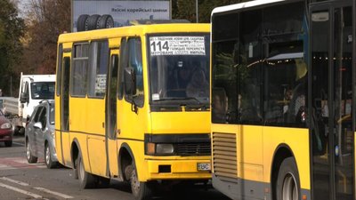 У Львові водій приміської маршрутки образив маму загиблого героя
