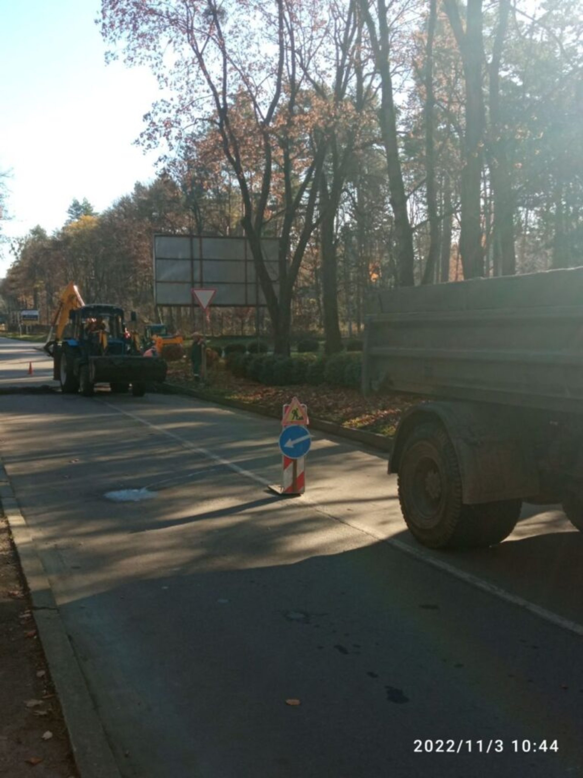 Садовий ремонтує дороги у селах біля Львова