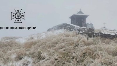 На горі Піп Іван засніжило