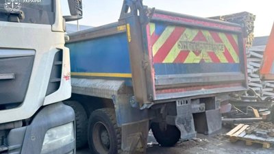 На Львівщині для військових передали три вантажівки