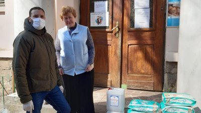 На Львівщині футболісти передали у дитбудинки медзасоби індивідуального захисту