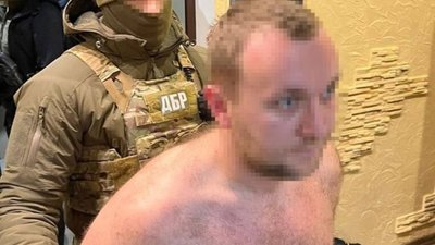 Молодший Гринкевич у Печерському суді у кросівках від Louis Vuitton за $1600