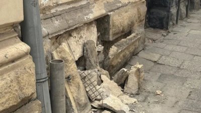 У Львові розвалюється будинок (ФОТО)