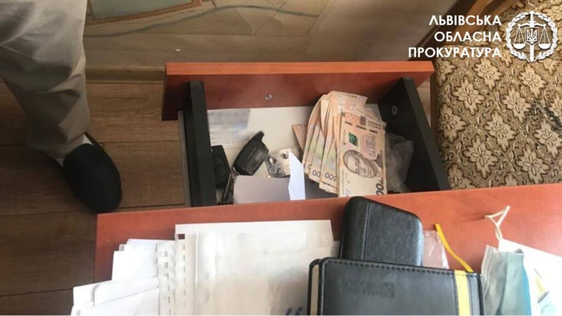 На Львівщині директора державного підприємства викрили на хабарі