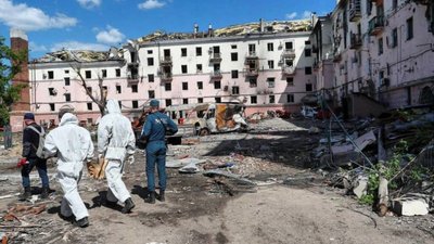 У Маріуполі триває розбір завалів багатоповерхівок (ВІДЕО)