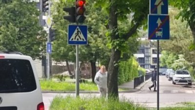 У Львові на одній із вулиці встановили дивний знак