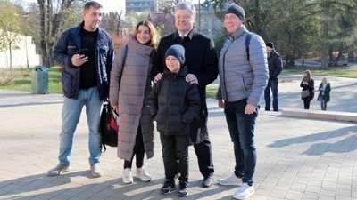 Порошенко прогулявся центром Львова (ВІДЕО)