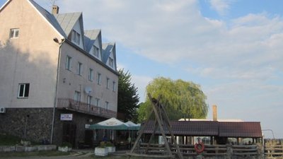 Поліція встановлює хто залишив вибуховий пакет біля бази відпочинку на Львівщині