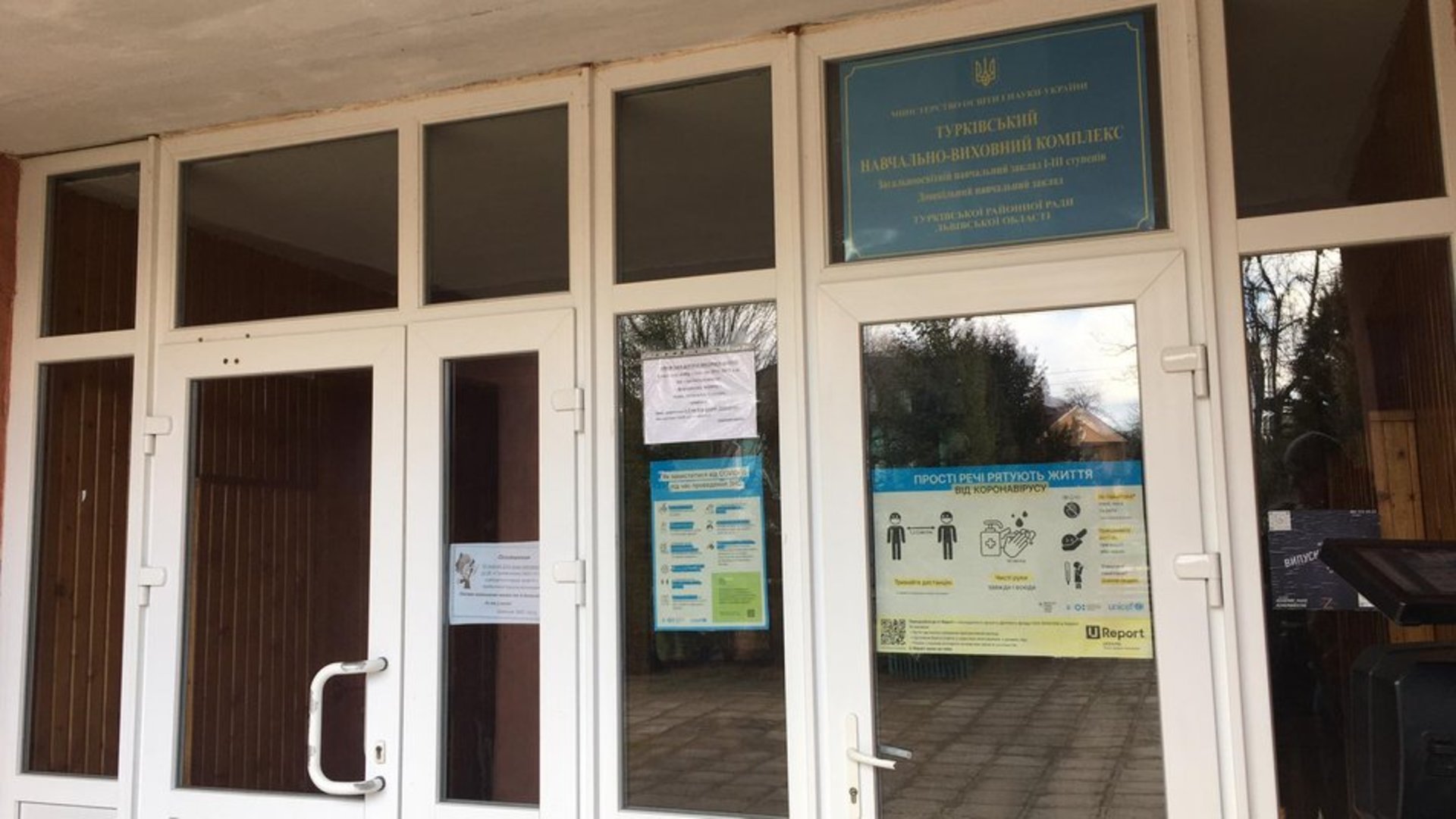 На Львівщині директор школи подав до суду, бо не хоче вакцинуватися