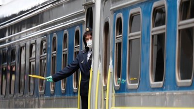 У Тернополі пасажири поїзда зчинили бунт, вимагаючи зупинки у «червоній зоні»
