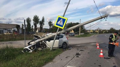 На Львівщині внаслідок зіткнення автомобілів травмовані четверо осіб